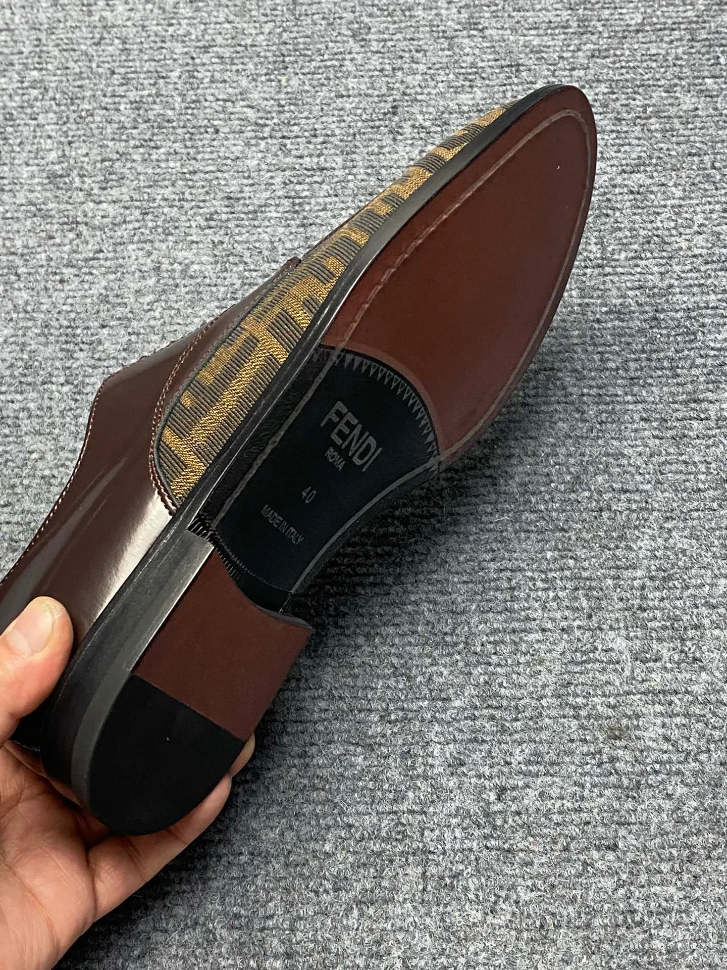 Factory price 960FENDI Fendi men's breathable and comfortable leather shoes. Original development. The leather outsole is made of leather. Counters copy one to one. Imported counter cowhide. Imported water dyes cattle. 38 to 44. (45.46. can be ordered. 47.